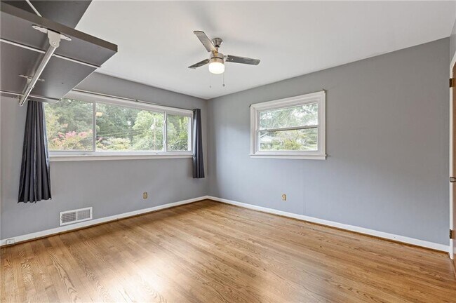 Building Photo - 1435 Thomas Rd