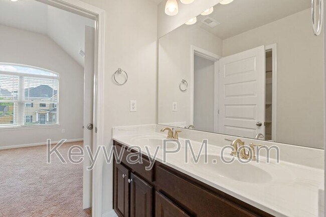 Building Photo - 5007 Vine Ln