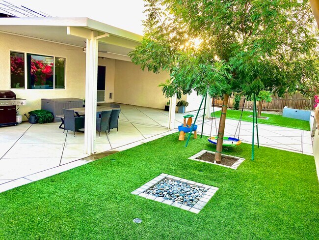 Building Photo - 9207 Manor Forest Ln