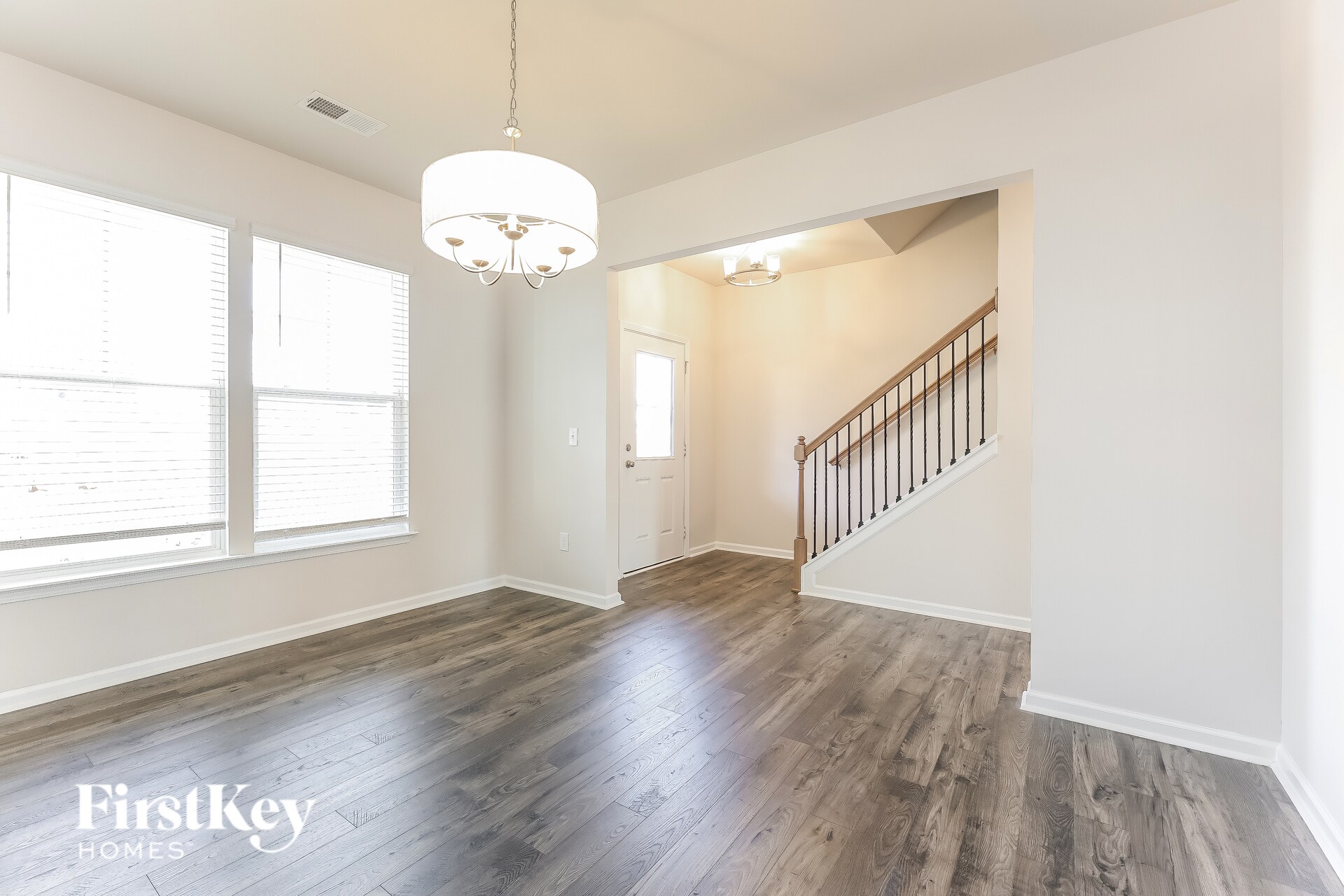 Building Photo - 1303 Eagledale Pl