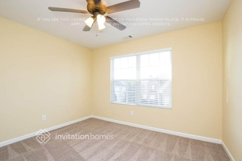 Building Photo - 1313 Invermere Dr SE