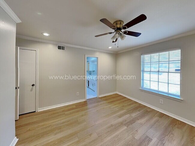 Building Photo - 5928 Fox Hill Ln