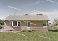 Building Photo - Adorable 2 Bedroom House in Lawrence-Available in JULY!!