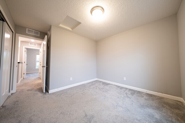 Building Photo - 4849 Stable View Dr