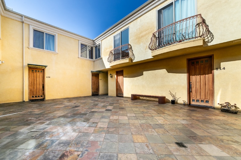 Building Photo - 5303 Satsuma Ave