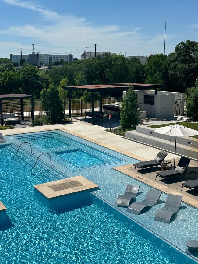 Building Photo - 12208 Tech Ridge Blvd