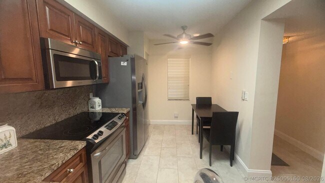 Building Photo - 6866 Huntington Ln