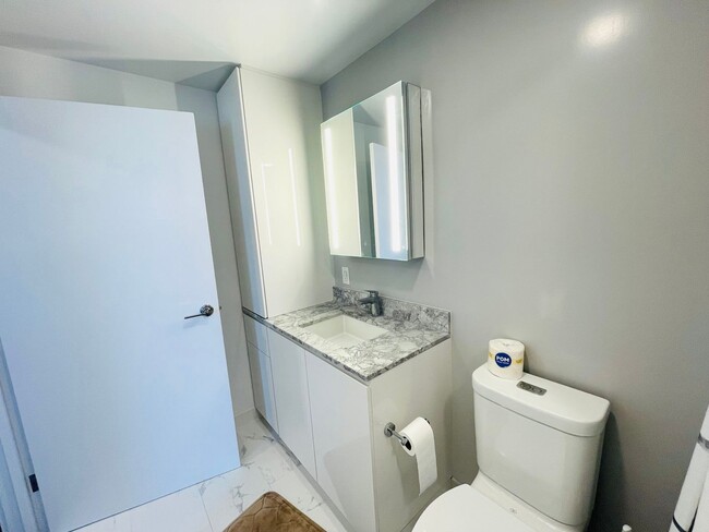 Building Photo - READY TO MOVE IN 1 bed, 1 bath Unit in A'a...