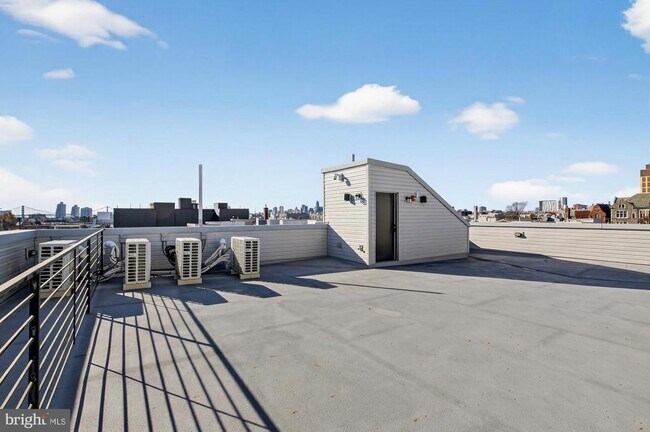 Building Photo - 2034 N Front St