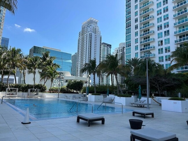 Primary Photo - 950 Brickell Bay Dr