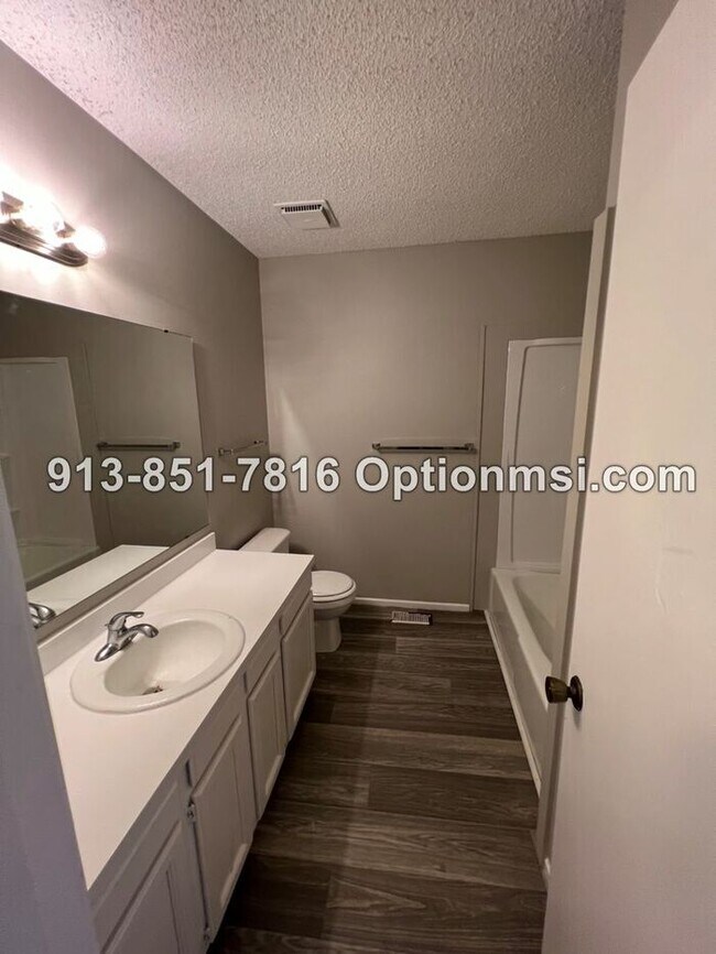 Building Photo - Half duplex AVAILABLE NOW