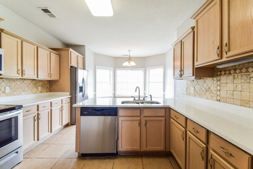 Building Photo - 1573 Golden Oaks Loop N