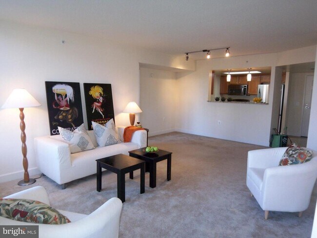 Building Photo - 11800 Sunset Hills Rd