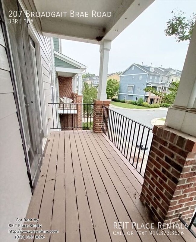 Building Photo - 3 Bed/3 Bath Luxurious Townhouse in West Cary