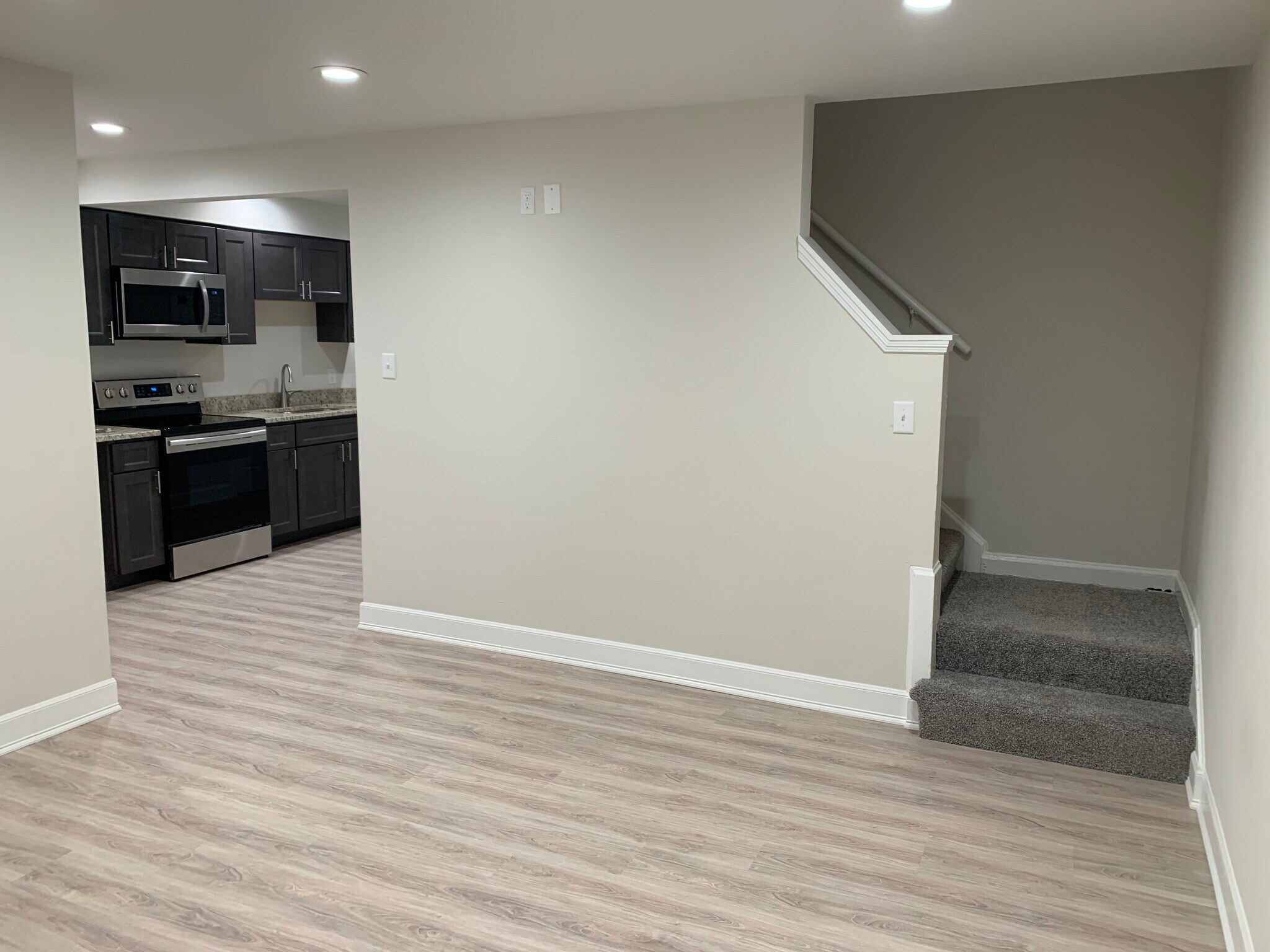 Living room into kitchen - 281 Oak Dr