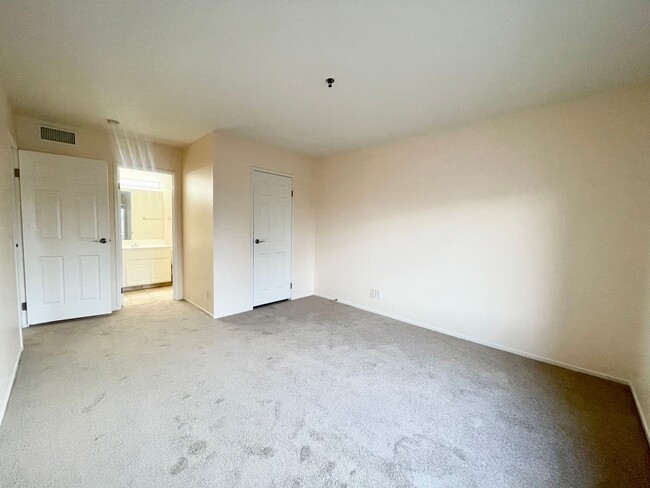 Building Photo - COMING SOON!! 2 bedroom 2 bath UPSTAIRS Condo in Palm Desert!