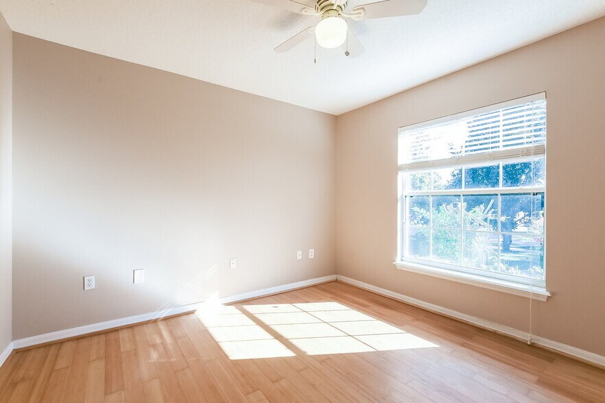 Building Photo - 13013 Baybrook Ln