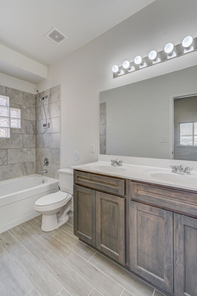 Building Photo - Modern Elegance Meets Comfort in This Pristine Eastside Home