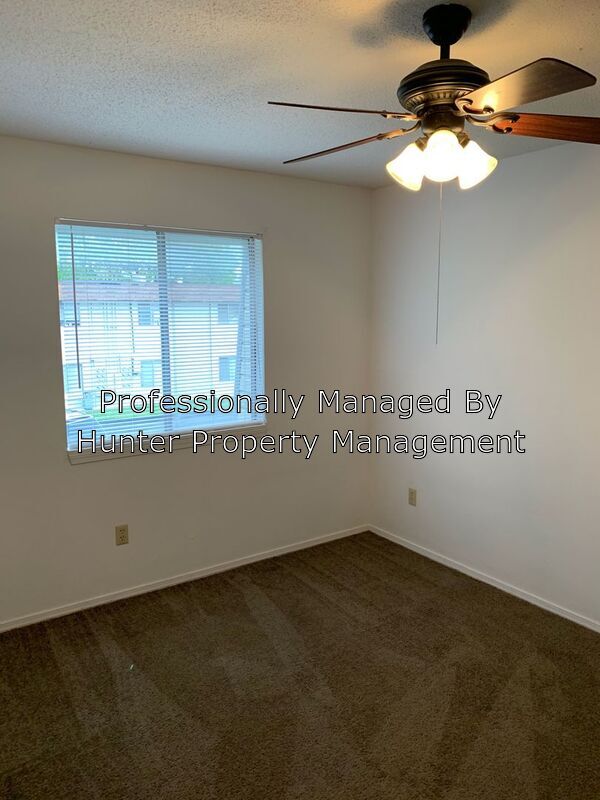 Building Photo - 933 S Wildan Ave