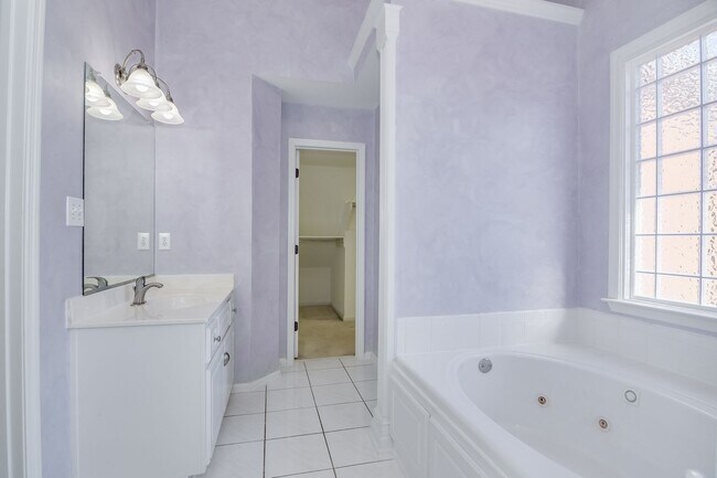 Building Photo - Large 3 Story Home in Evans!