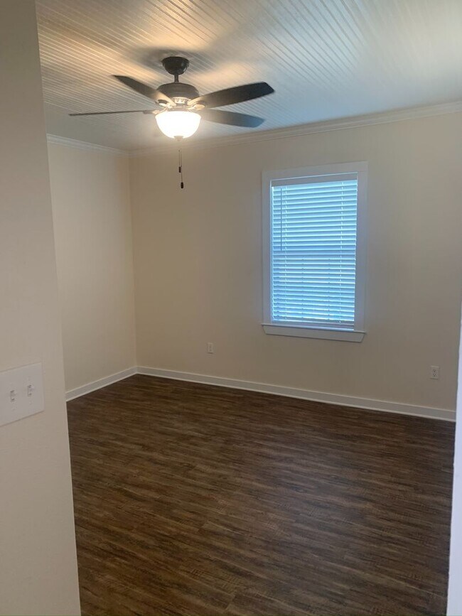 Building Photo - 2 Bedroom House in Port Allen