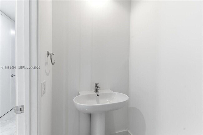 Building Photo - 1100 Biscayne Blvd