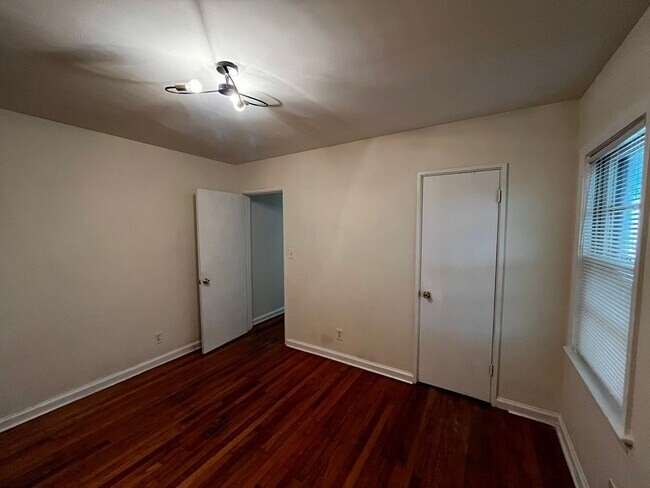 Building Photo - HAP/Section 8 Qualified!