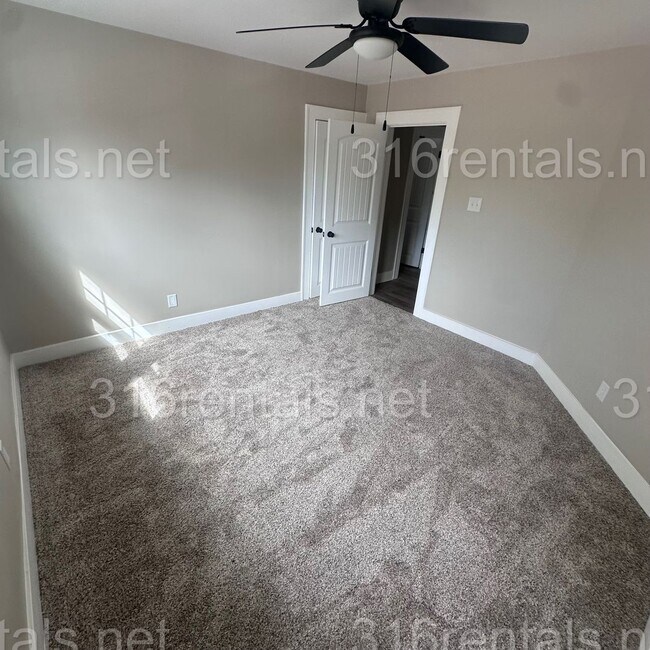 Building Photo - 420 S Osage St