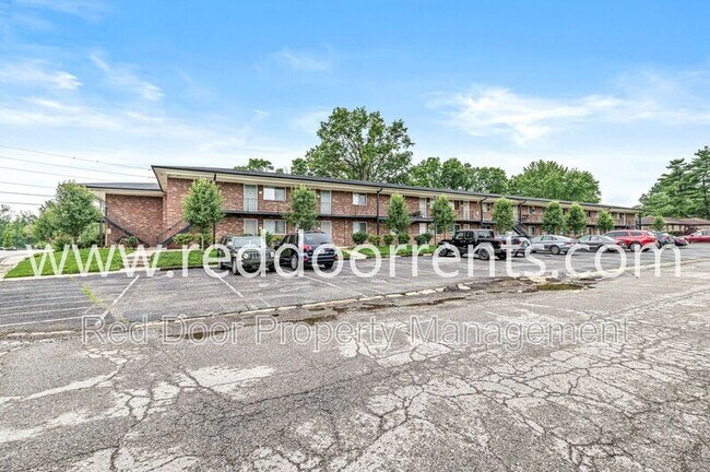 Building Photo - 10301 Medallion Dr