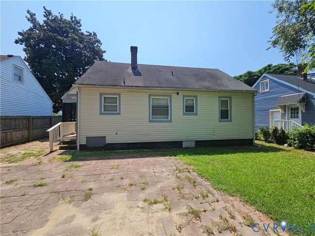 Building Photo - 3909 Larchmont Ln