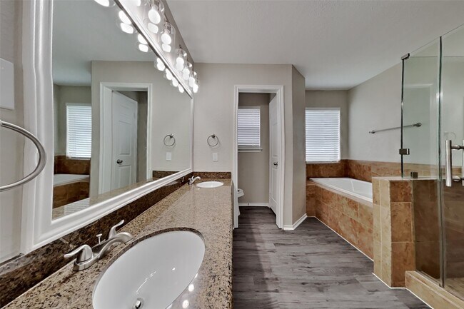 Building Photo - 16907 Spruce Run Dr