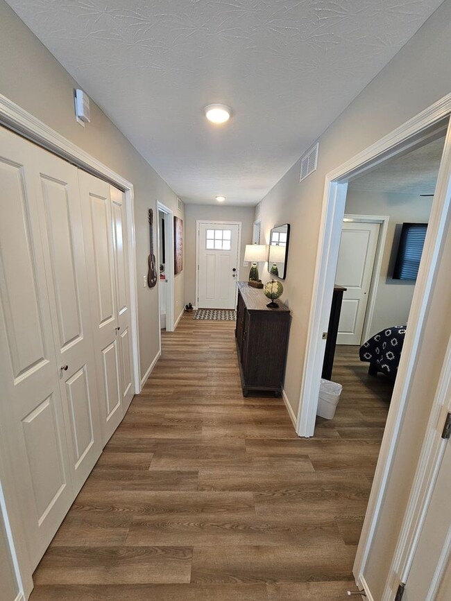 Building Photo - 814 Pierson Rd