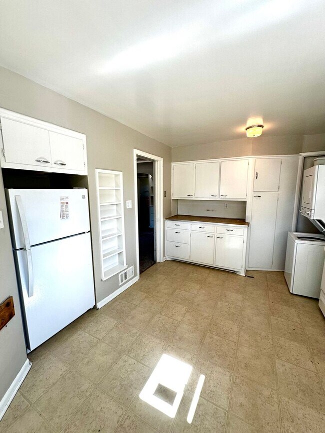 Building Photo - Charming 2 bedroom on Uintah