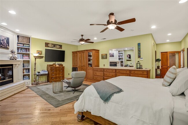 Building Photo - 1746 N Vallejo Way