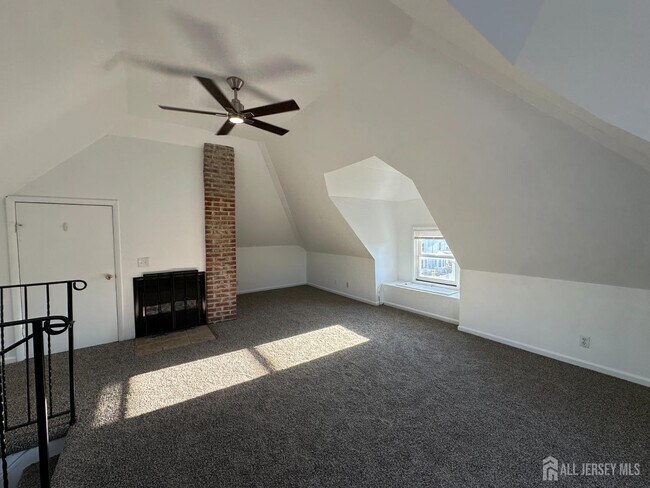 Building Photo - 511 Grove St