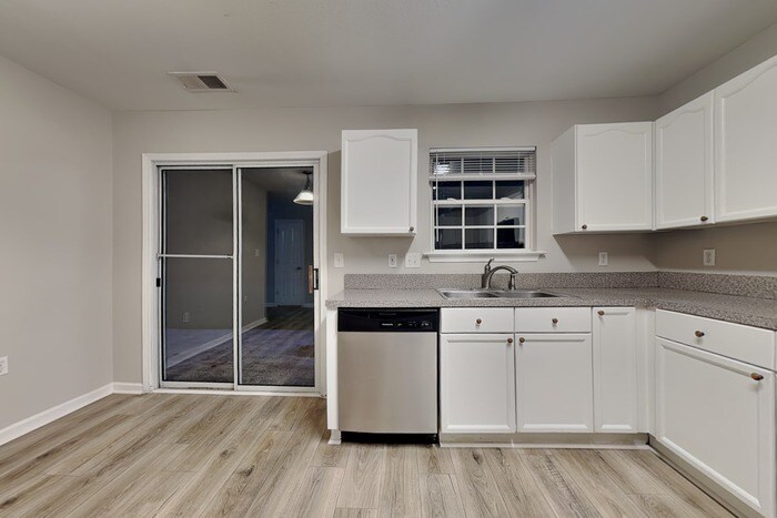 Building Photo - 2521 Mulberry Pond Dr
