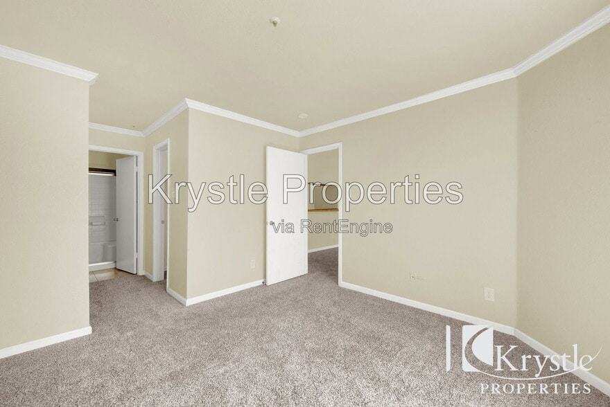Building Photo - 1201 Glen Cove Pkwy