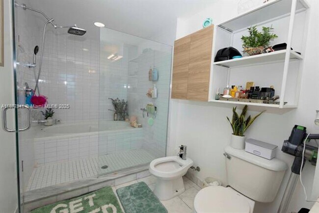 Building Photo - 888 Biscayne Blvd