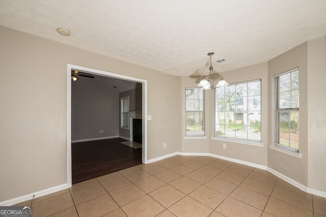 Building Photo - 200 Wagon Wheel Dr