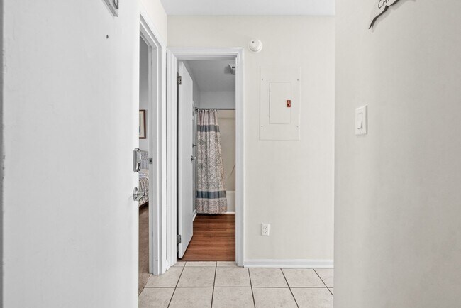 Building Photo - 1851 Colony Dr