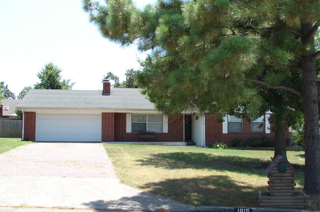 Primary Photo - 1815 Nightingale Cir