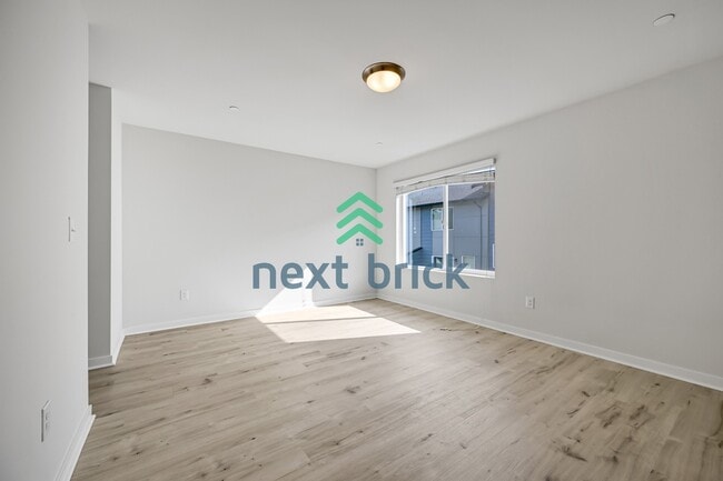 Building Photo - 3 Bed and 3 Bath Single Family Home is Available for Rent!