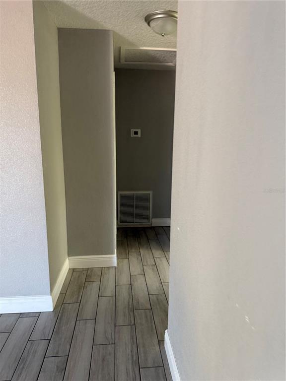 Building Photo - 204 6th Jpv St