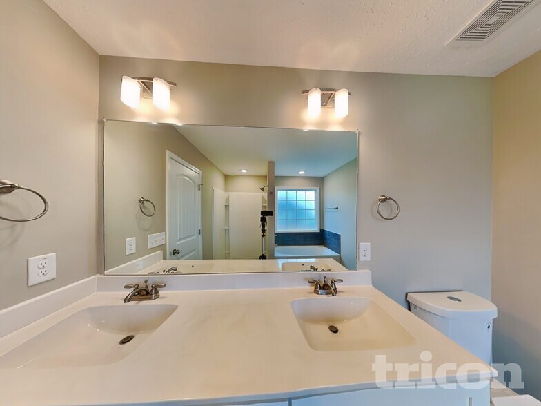 Building Photo - 184 Fieldstone Ln