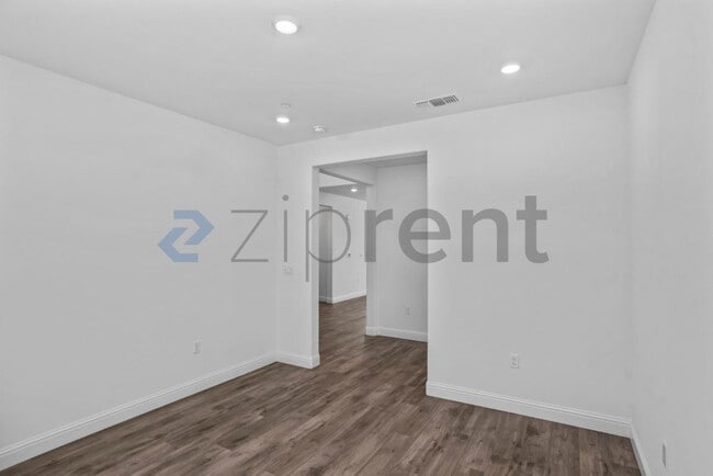 Building Photo - Unit