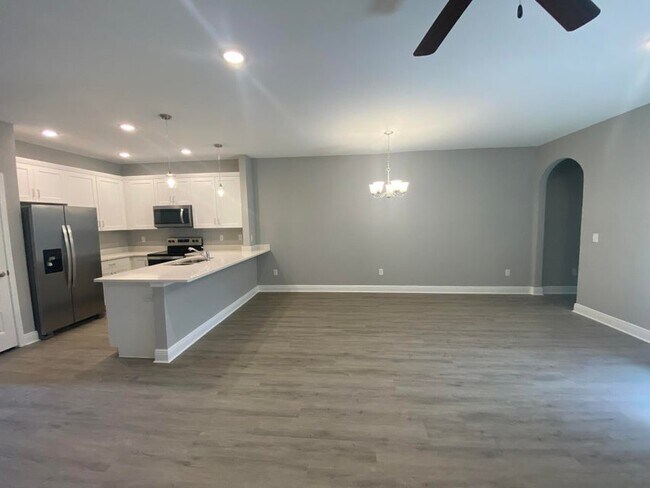 Building Photo - 1007 Skylark Rd