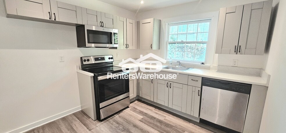 Building Photo - 2015 Detroit Ave NW