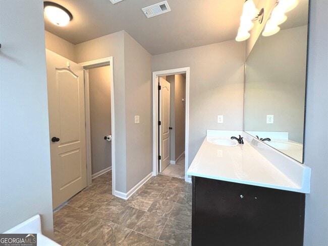 Building Photo - 3143 Legacy Glen Path