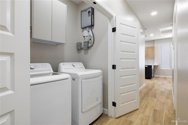 Building Photo - 105 San Jose Dr