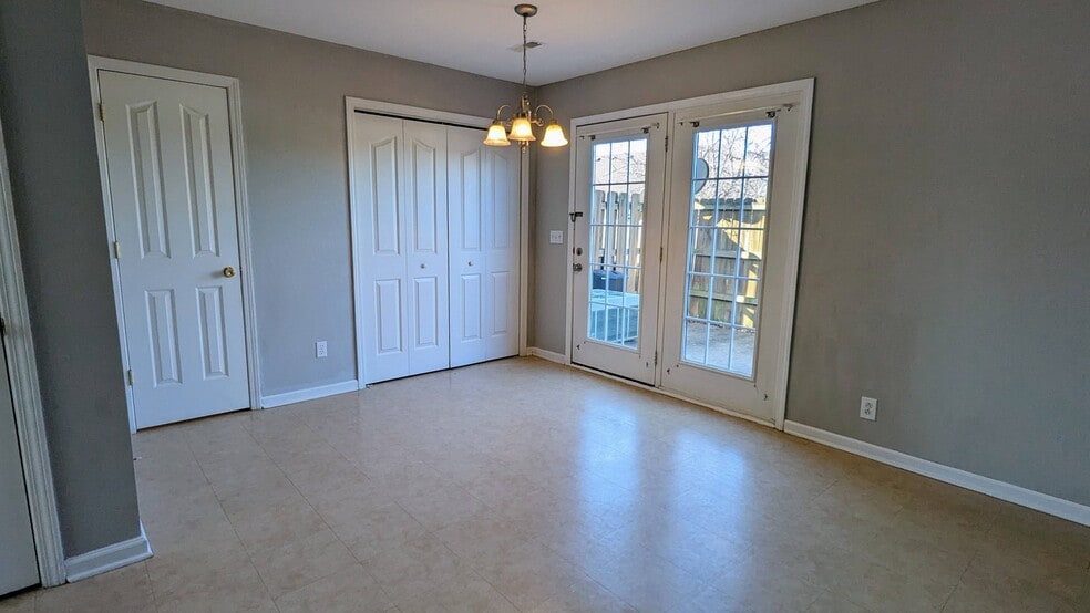 Eat-in kitchen - 659 Legacy Dr